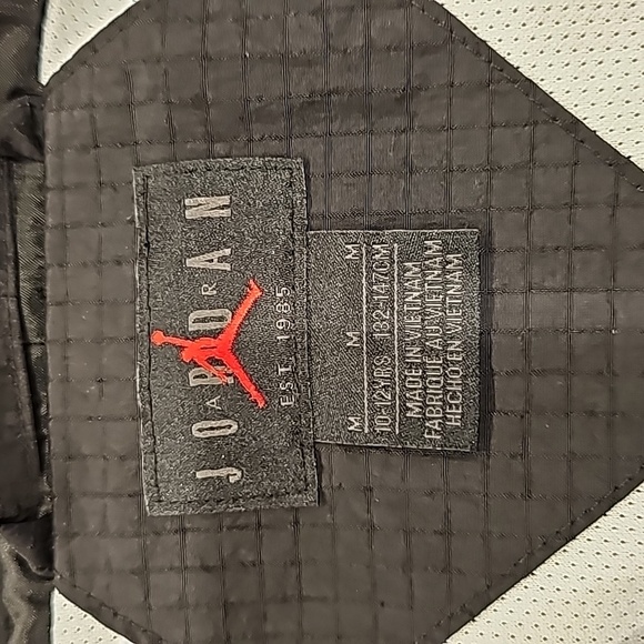NWT Jordan wind Breaker - Picture 8 of 10